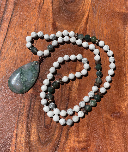 Moss Agate and Howlite Crystal Beaded Necklace for Emotion Balancing and Calming