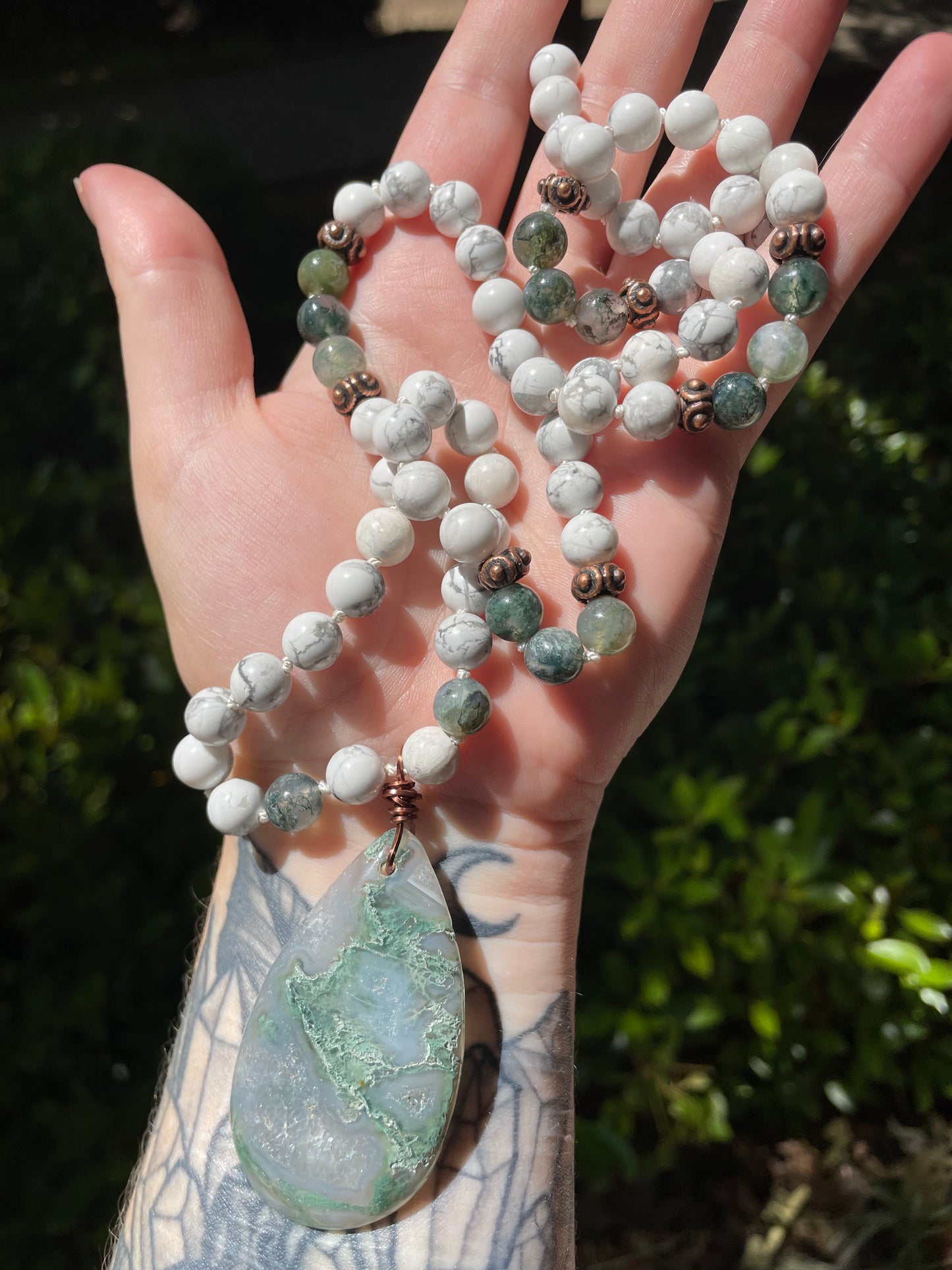 Moss Agate and Howlite Crystal Beaded Necklace for Emotion Balancing and Calming