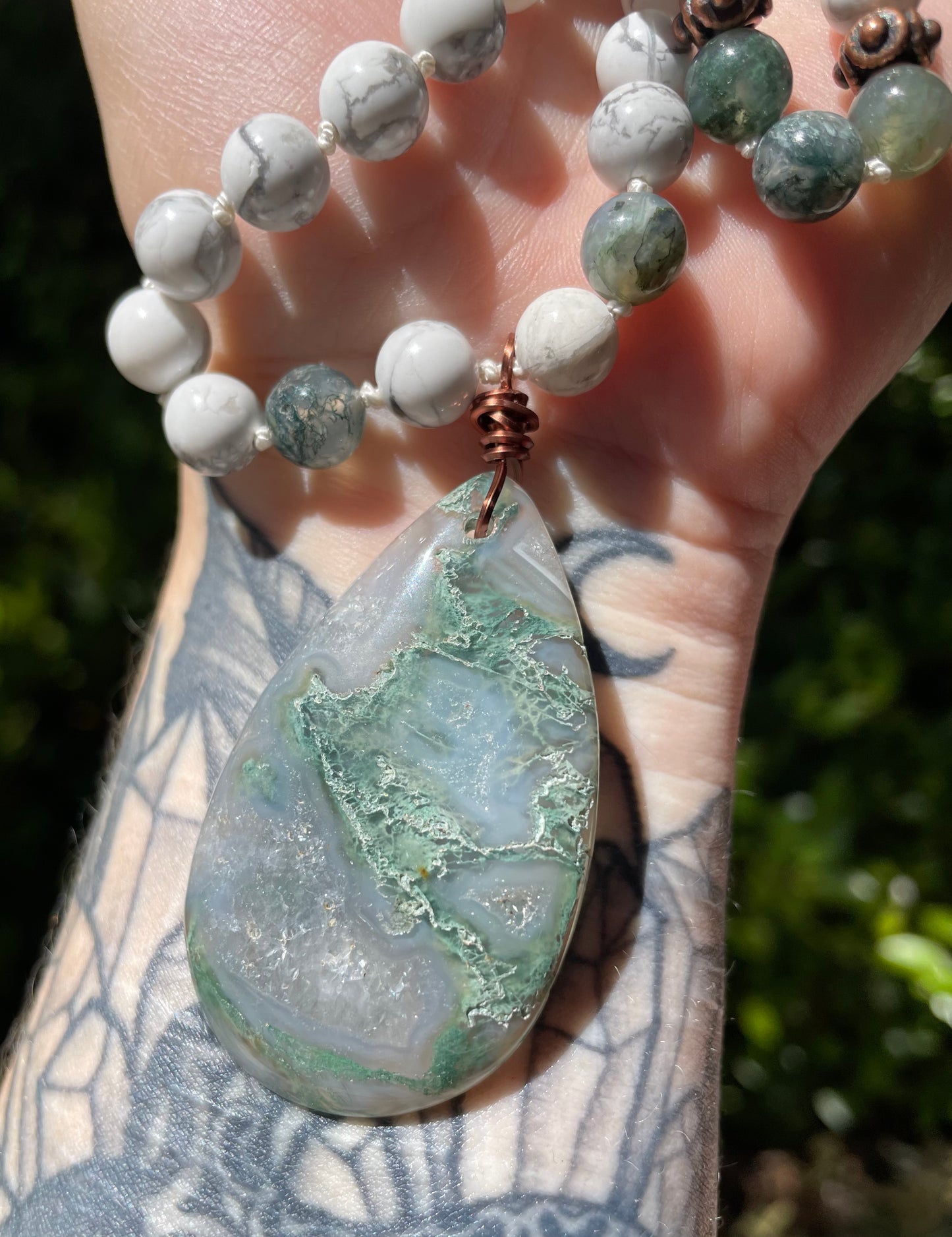 Moss Agate and Howlite Crystal Beaded Necklace for Emotion Balancing and Calming